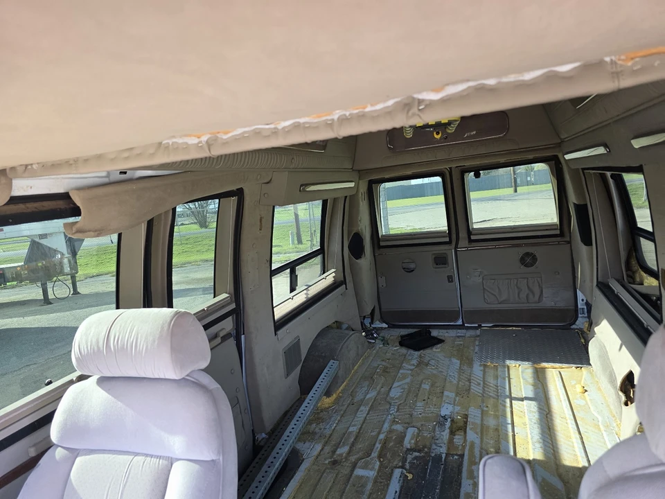 2004 Ford Econoline Van - Image 11 of 15