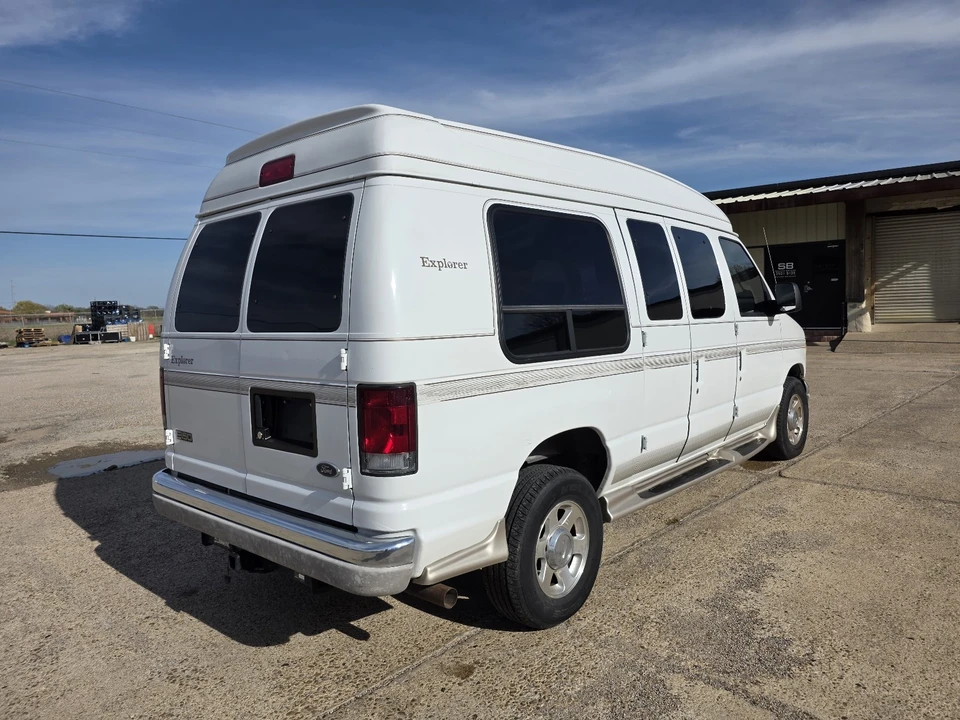 2004 Ford Econoline Van - Image 4 of 15
