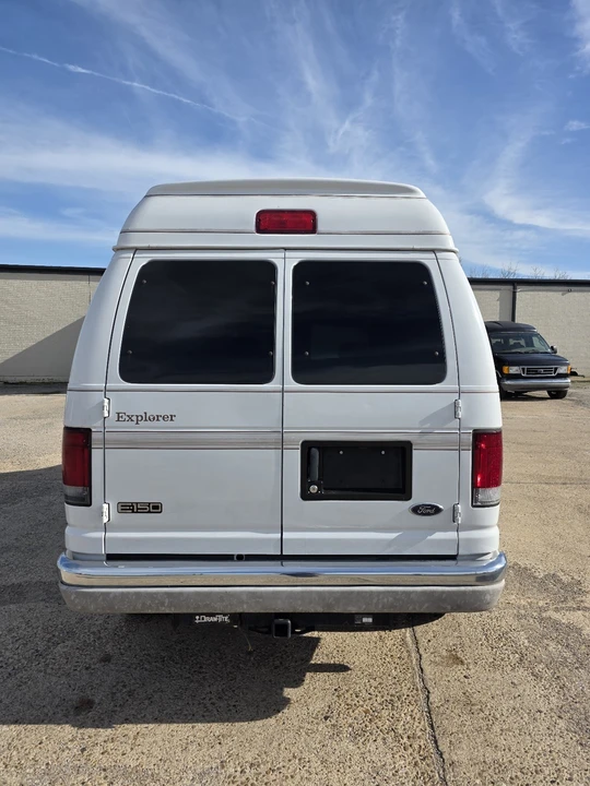 2004 Ford Econoline Van - Image 5 of 15