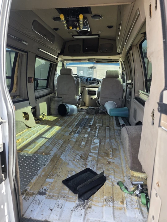 2004 Ford Econoline Van - Image 15 of 15