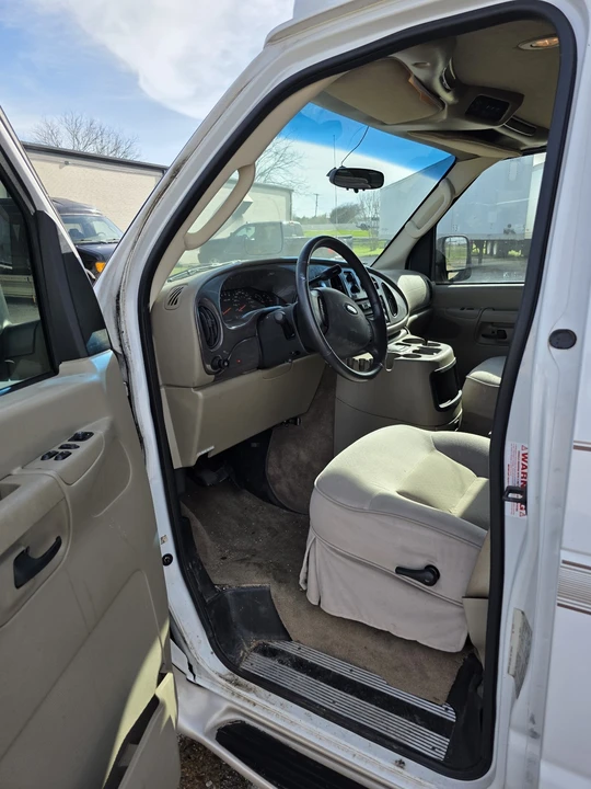 2004 Ford Econoline Van - Image 9 of 15