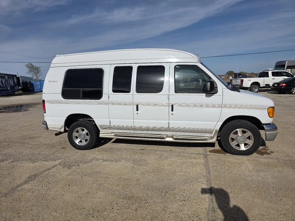 2004 Ford Econoline Van - Image 3 of 15