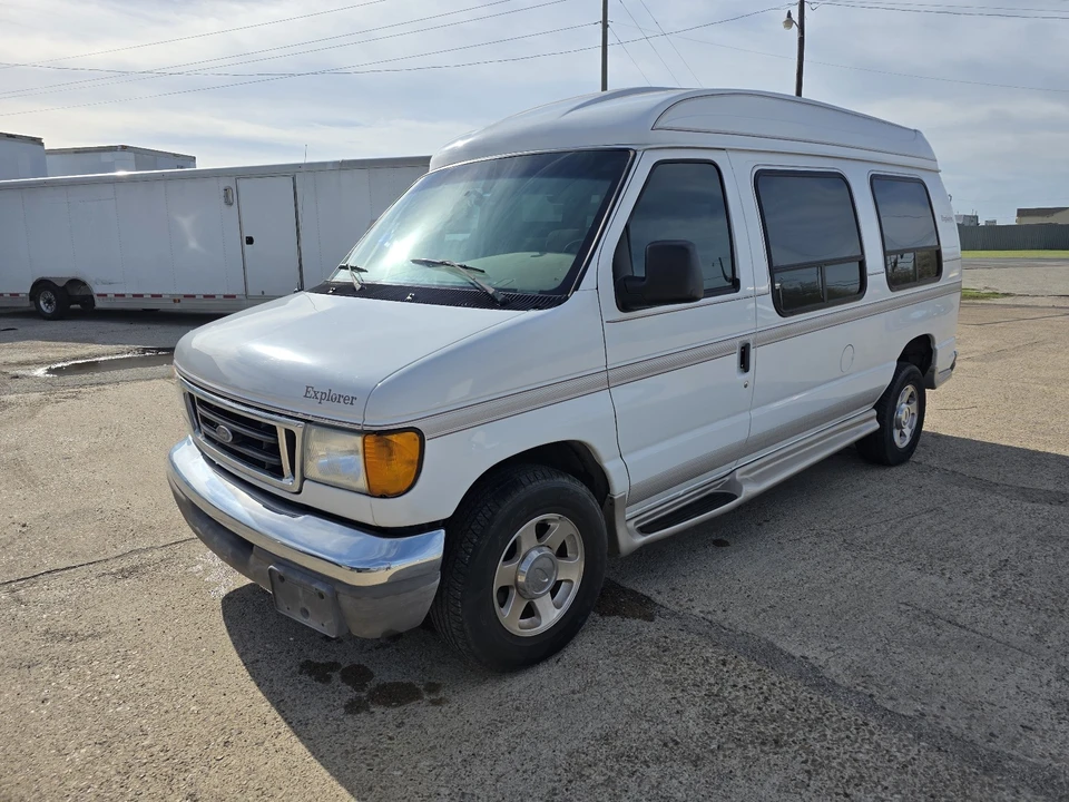 2004 Ford Econoline Van - Image 8 of 15