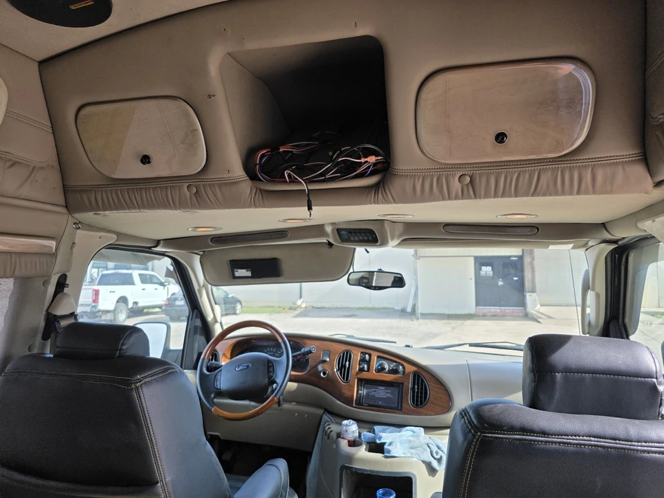 2004 Ford Econoline Van - Image 13 of 18