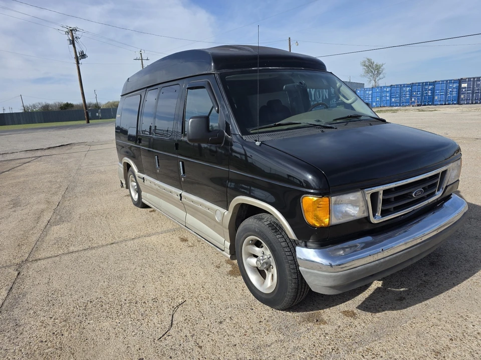 2004 Ford Econoline Van - Image 2 of 18