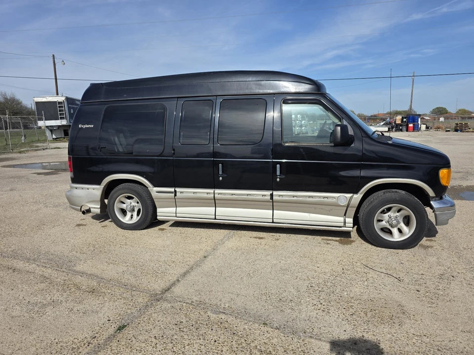 2004 Ford Econoline Van - Image 3 of 18