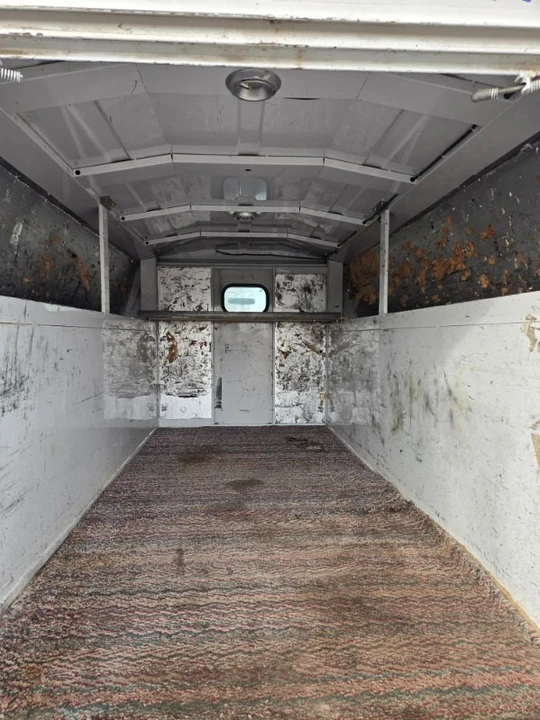 2004 Ford Econoline Van - Image 6 of 9