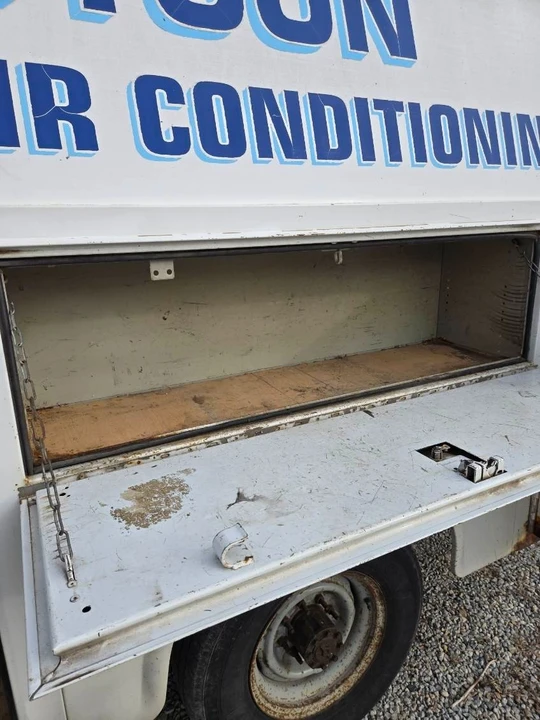 2004 Ford Econoline Van - Image 7 of 9
