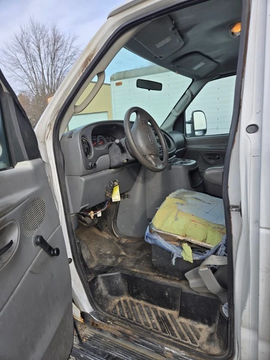 2004 Ford Econoline Van - Image 8 of 9