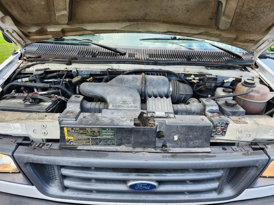 2004 Ford Econoline Van - Image 9 of 10