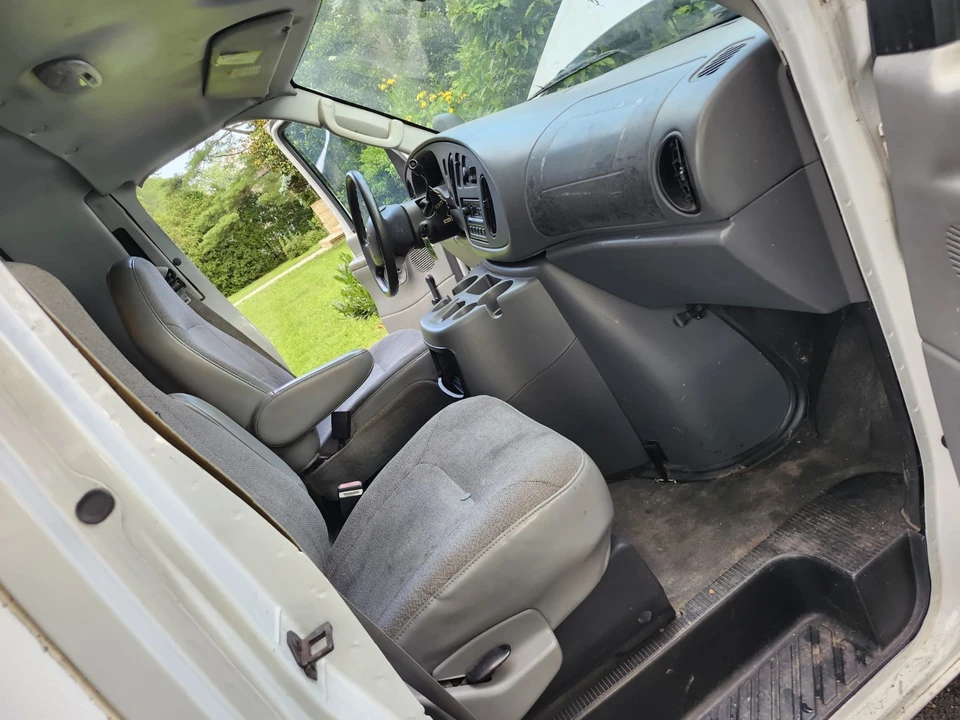 2004 Ford Econoline Van - Image 6 of 10