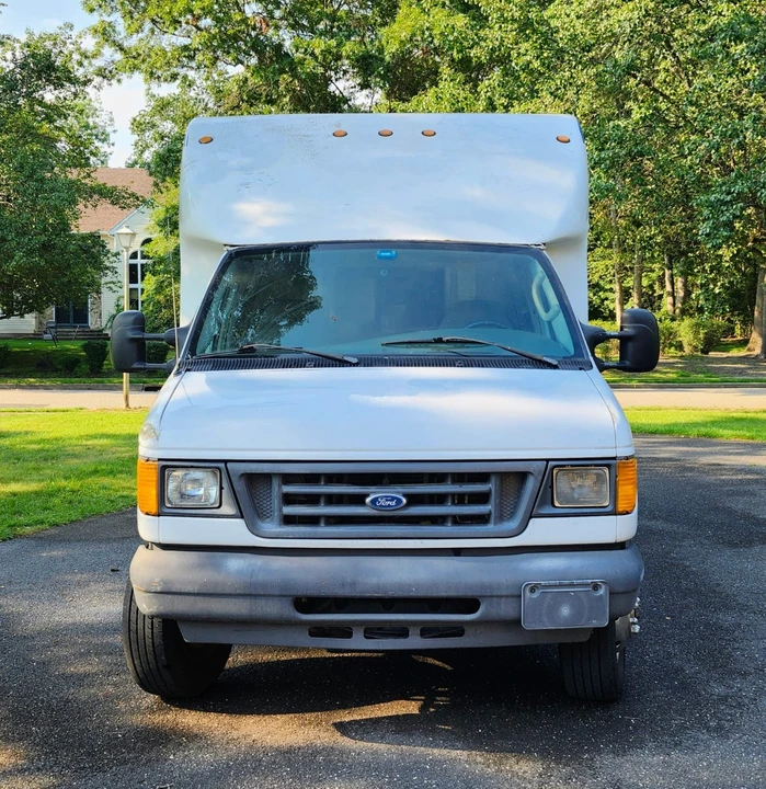 2004 Ford Econoline Van - Image 8 of 10