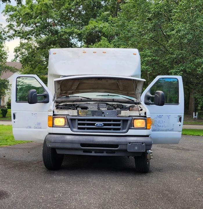 2004 Ford Econoline Van - Image 3 of 10