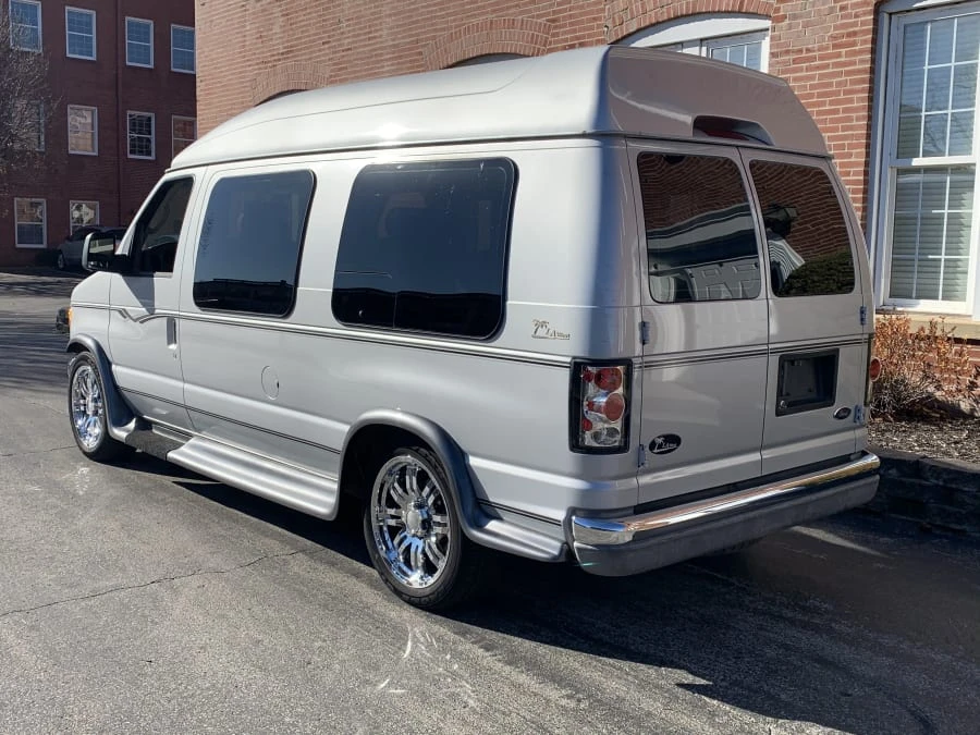 2004 Ford Econoline Van - Image 3 of 10