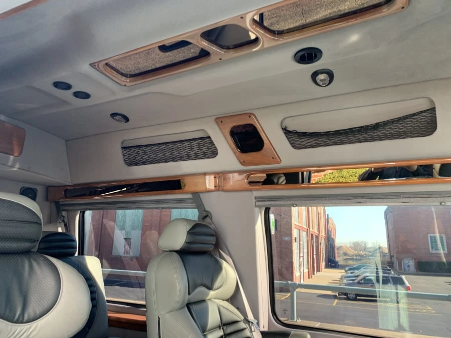 2004 Ford Econoline Van - Image 7 of 10