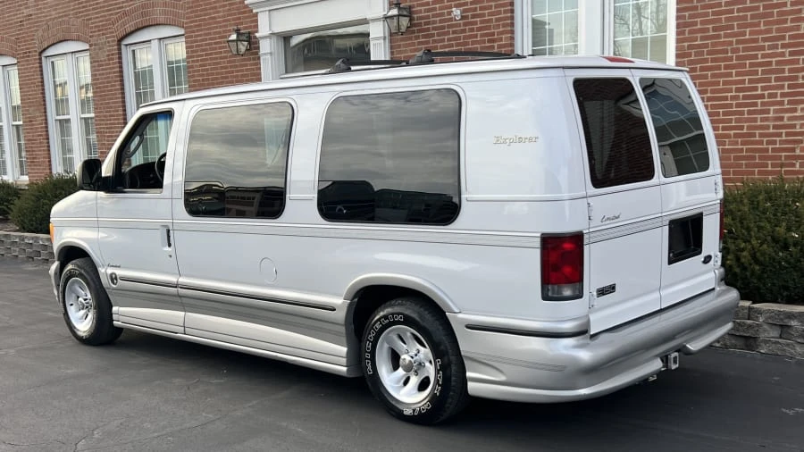 2004 Ford Econoline Van - Image 3 of 11