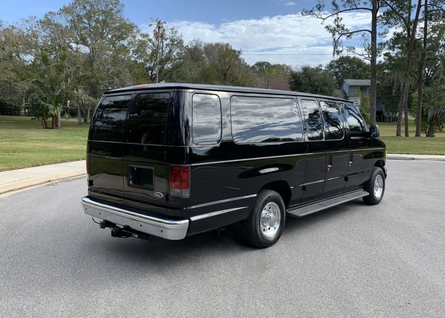 2004 Ford Econoline Van - Image 8 of 19