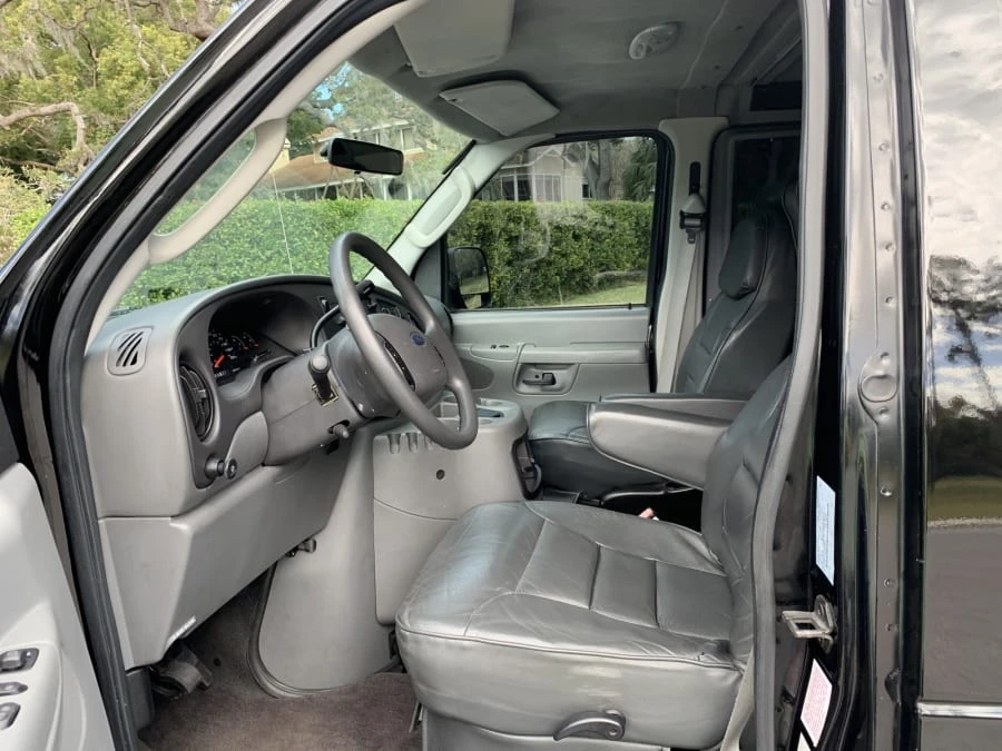 2004 Ford Econoline Van - Image 4 of 19