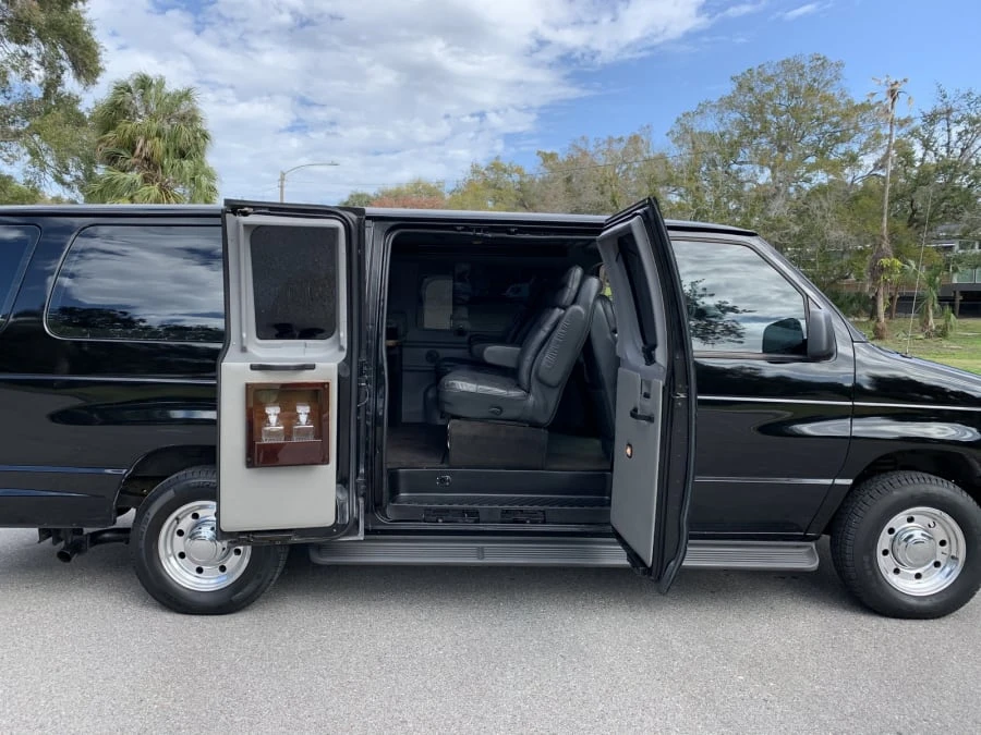 2004 Ford Econoline Van - Image 9 of 19
