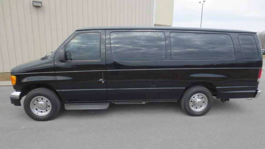 2004 Ford Econoline Van - Image 2 of 7