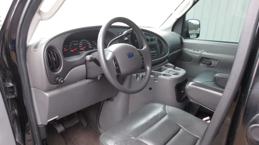 2004 Ford Econoline Van - Image 4 of 7