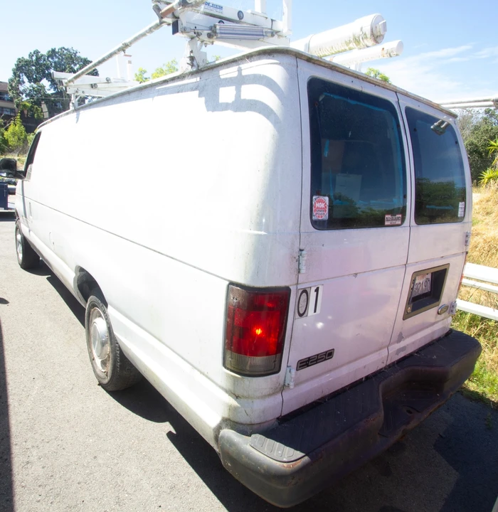 2004 Ford Econoline Van - Image 2 of 17