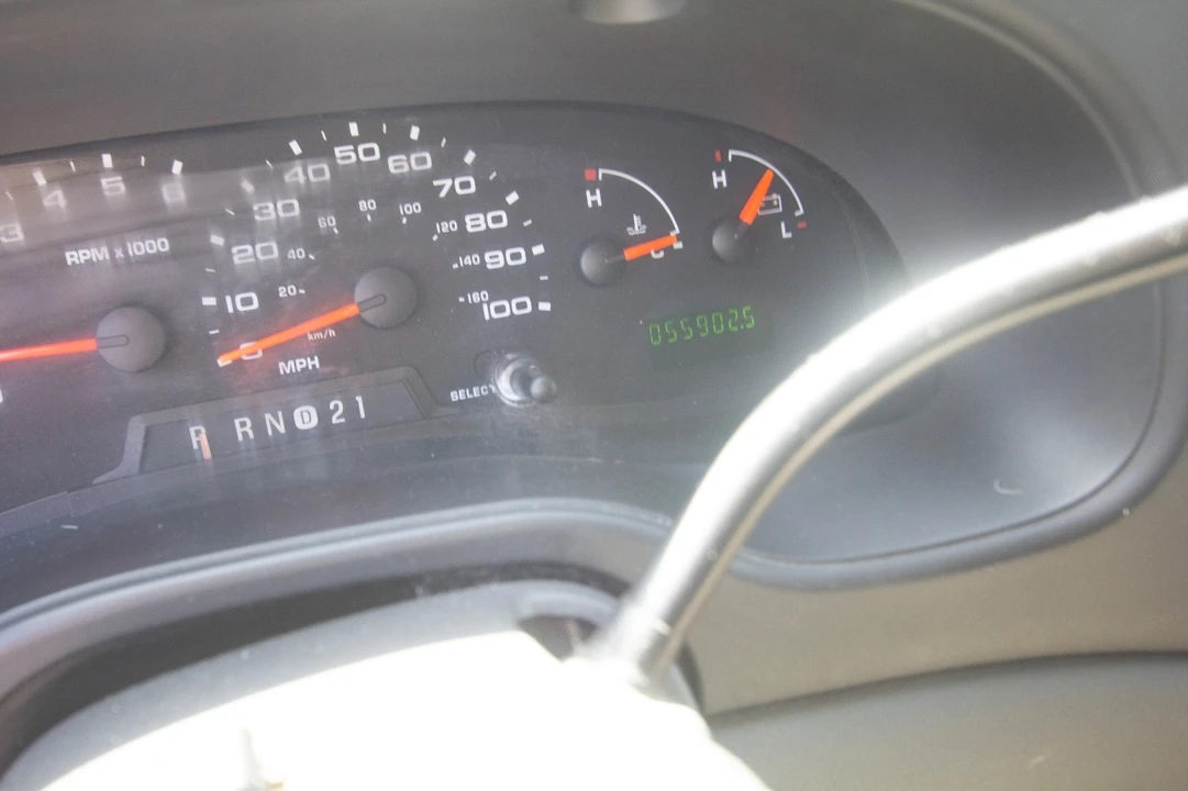 2004 Ford Econoline Van - Image 13 of 17