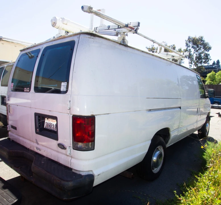 2004 Ford Econoline Van - Image 10 of 17