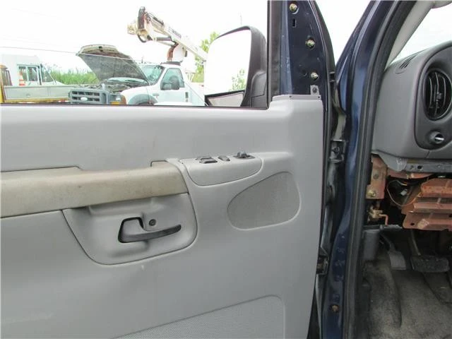 2004 Ford Econoline Van - Image 14 of 20