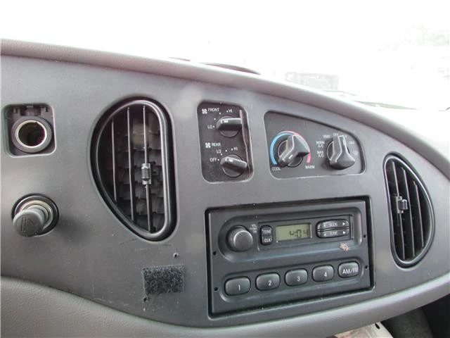 2004 Ford Econoline Van - Image 11 of 20