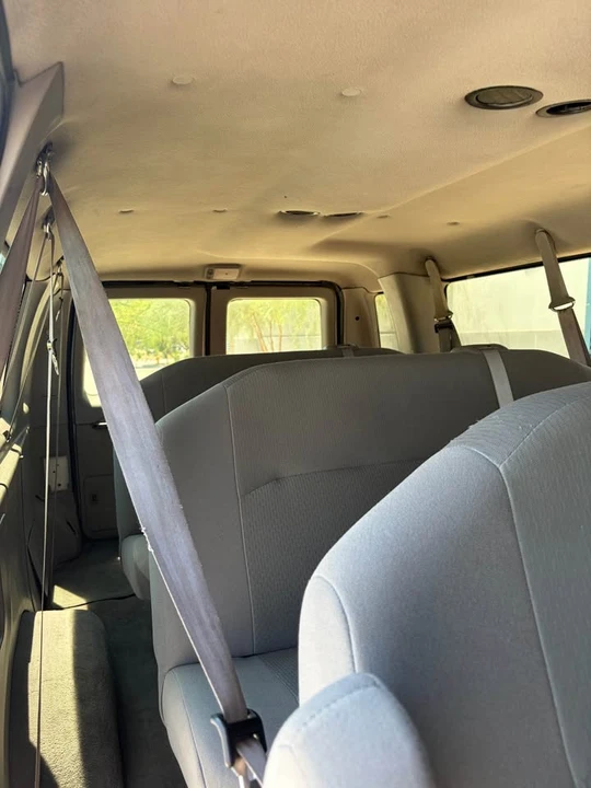 2004 Ford Econoline Van - Image 10 of 12