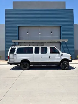 2004 Ford E350 Super Duty Passenger XLT Extended Wagon 3D