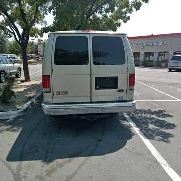 2004 Ford E350 Super Duty Passenger XLT Extended Wagon 3D