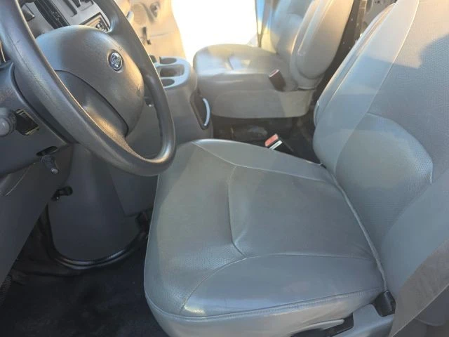2004 Ford Econoline Van - Image 11 of 21