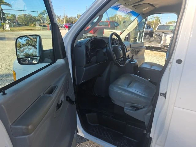 2004 Ford Econoline Van - Image 9 of 21