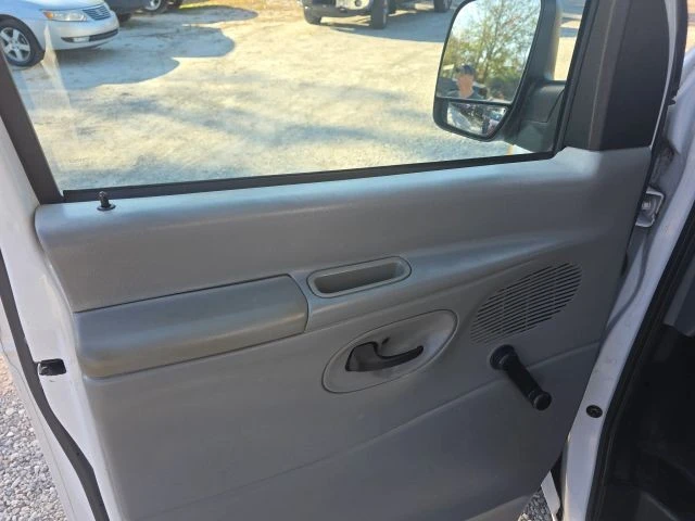 2004 Ford Econoline Van - Image 10 of 21