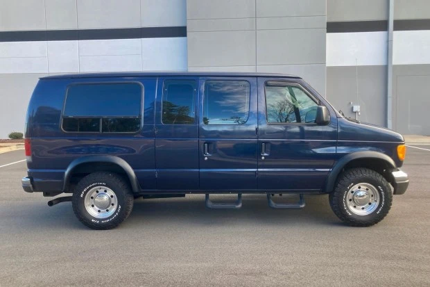 2004 Ford Econoline Van - Image 3 of 8