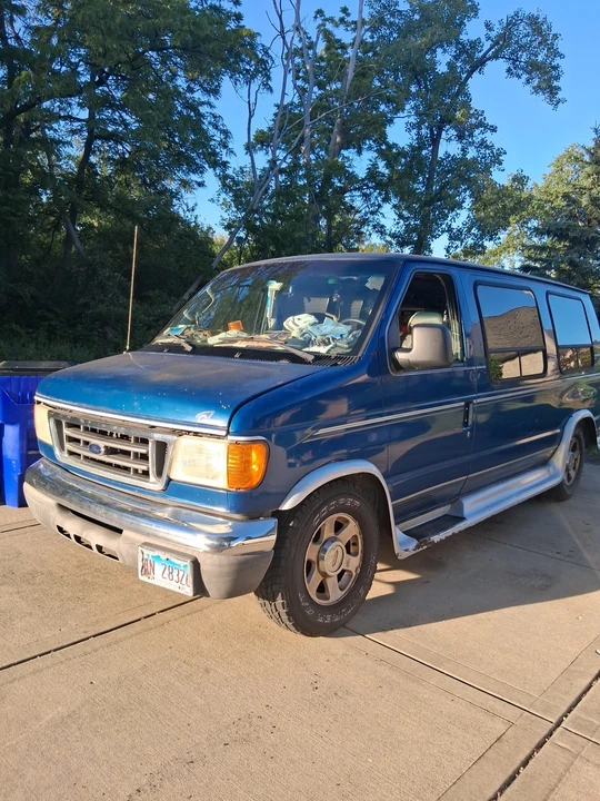 2004 Ford Econoline Van - Image 4 of 11