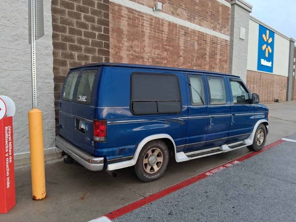 2004 Ford Econoline Van - Image 3 of 11