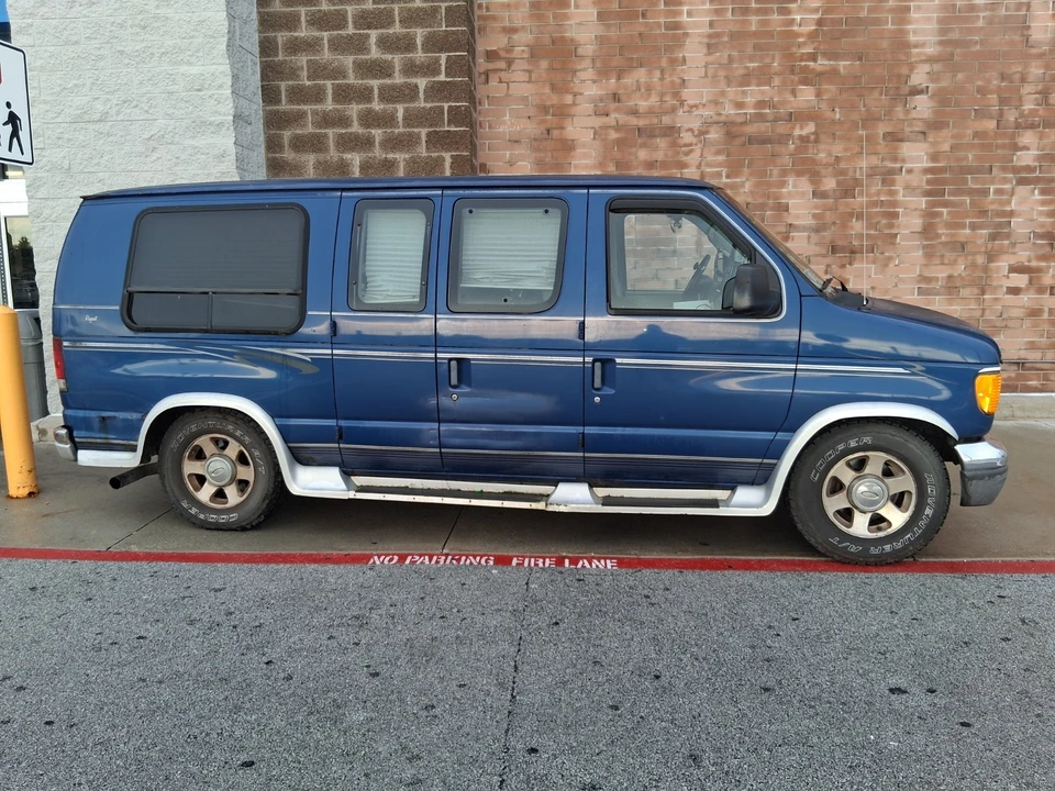 2004 Ford Econoline Van - Image 2 of 11