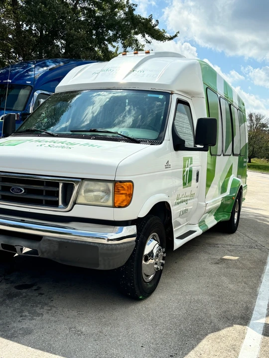 2004 Ford Econoline Van - Image 3 of 21