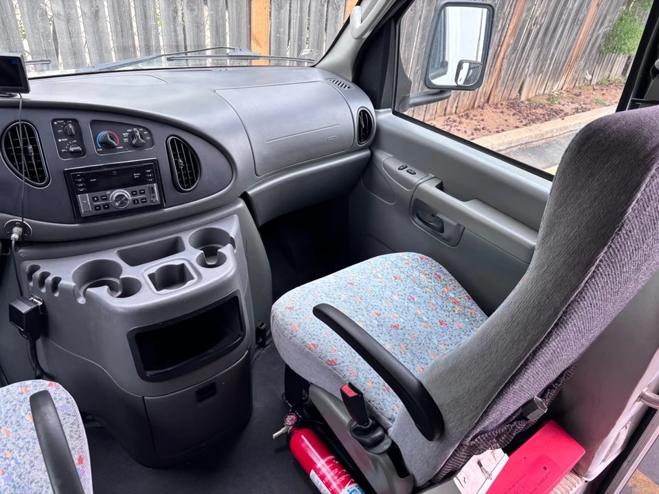 2004 Ford Econoline Van - Image 13 of 21
