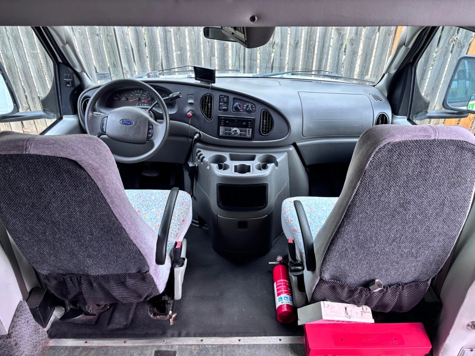 2004 Ford Econoline Van - Image 11 of 21