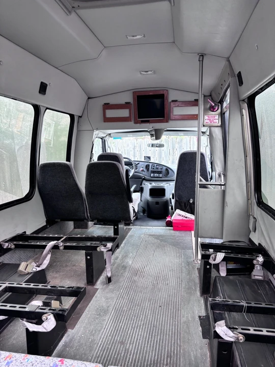 2004 Ford Econoline Van - Image 21 of 21