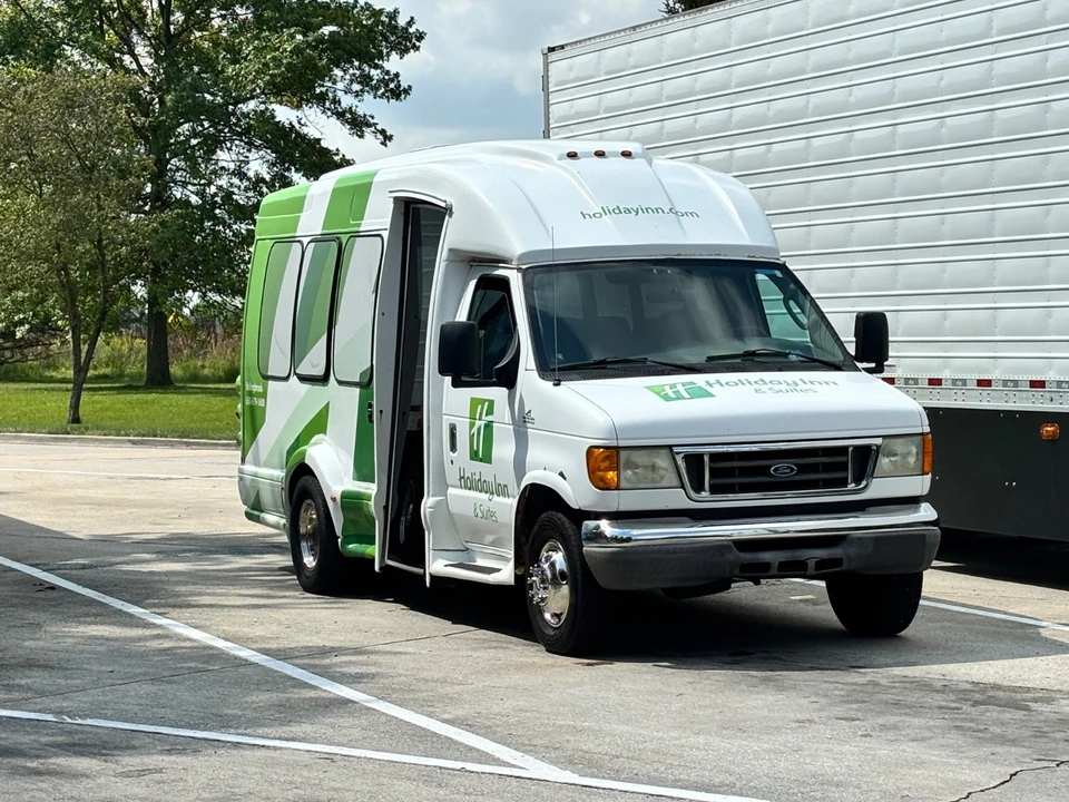 2004 Ford Econoline Van - Image 2 of 21