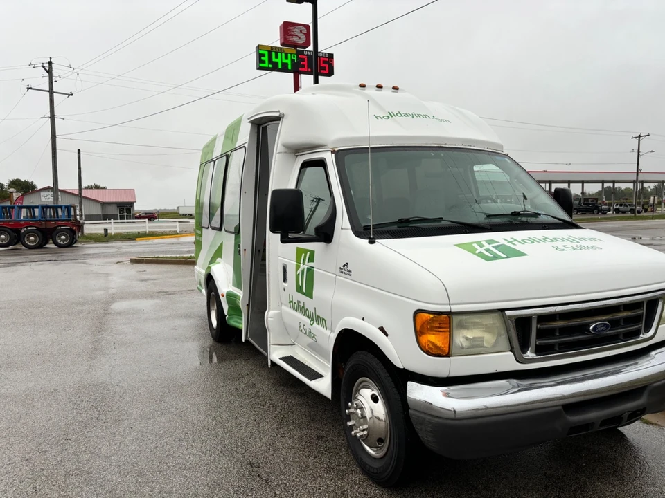 2004 Ford Econoline Van - Image 5 of 21