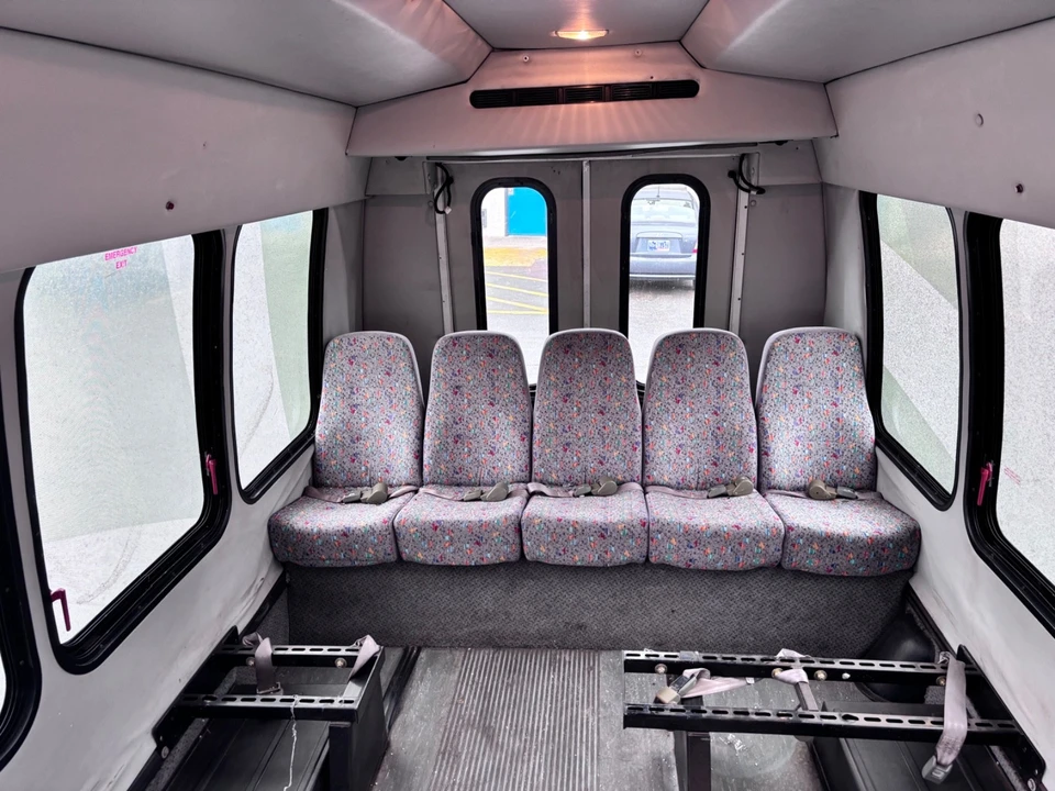 2004 Ford Econoline Van - Image 19 of 21