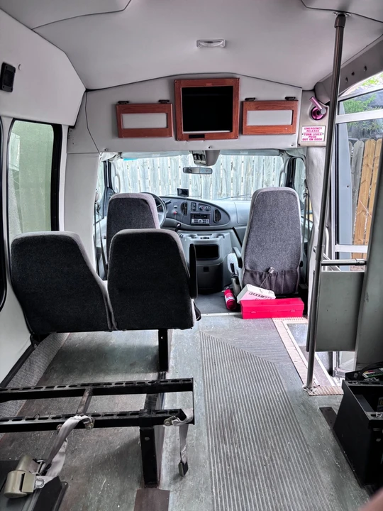2004 Ford Econoline Van - Image 16 of 21