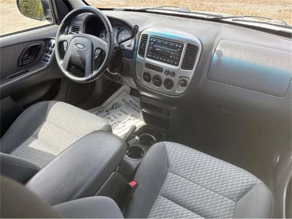 2004 Ford Escape - Image 11 of 19