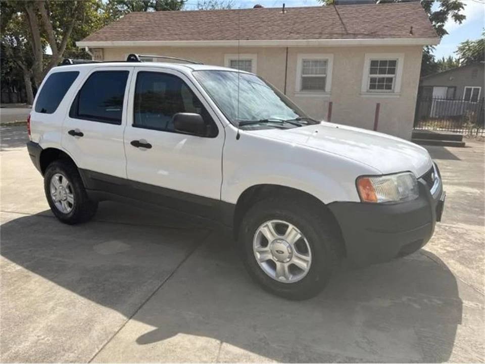 2004 Ford Escape - Image 16 of 19